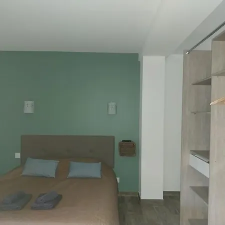 Bas De Avec Piscine Partagee Avec Les Hotes