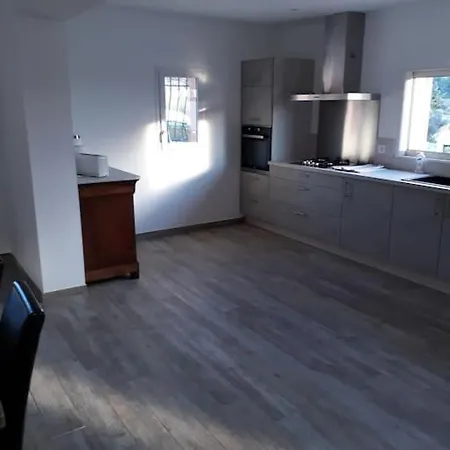 Bas De Avec Piscine Partagee Avec Les Hotes *
